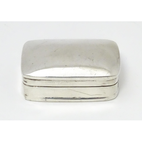 546 - A .925 silver pill box of rectangular form. Approx. 1 1/2