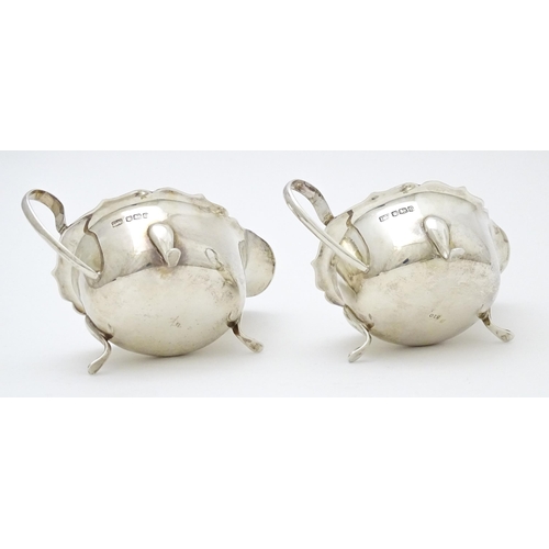 562 - A pair of silver sauce boats, hallmarked Sheffield 1932, maker Viner's Ltd. Approx. 6