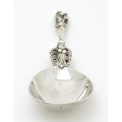 573 - A Victorian silver caddy spoon hallmarked London 1877, maker Henry Holland. Approx. 4