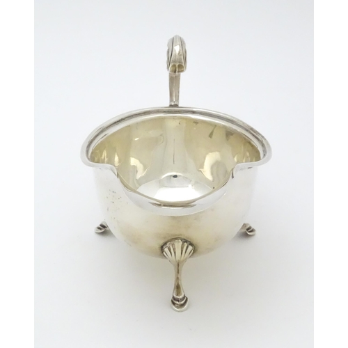 581 - A silver sauce boat, hallmarked Birmingham 1935, maker WHM. Approx. 6