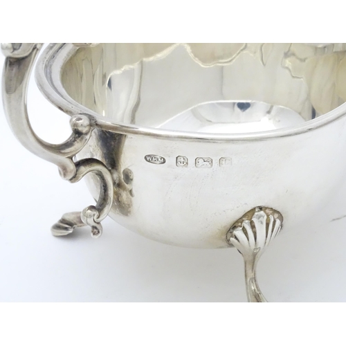 581 - A silver sauce boat, hallmarked Birmingham 1935, maker WHM. Approx. 6