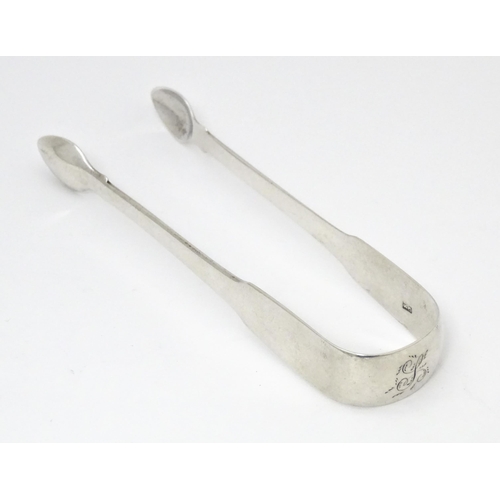 583 - Geo III silver Fiddle pattern sugar tongs, hallmarked London 1810, maker Richard Crossley & George S... 