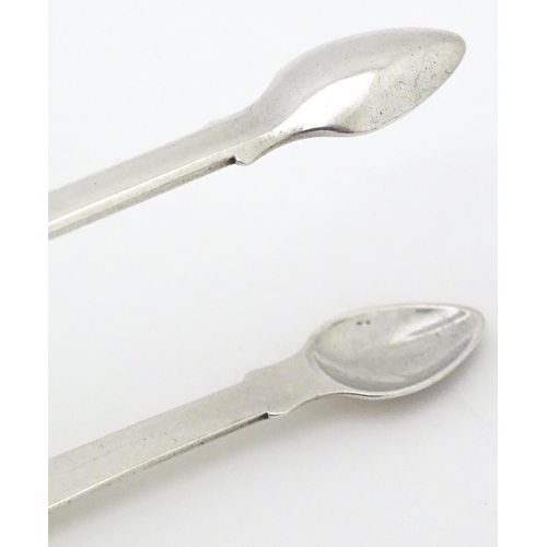 583 - Geo III silver Fiddle pattern sugar tongs, hallmarked London 1810, maker Richard Crossley & George S... 