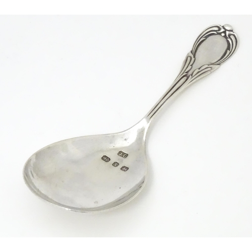 584 - A Victorian silver caddy spoon hallmarked Birmingham 1897, maker Joseph Gloster. Approx. 4 1/5