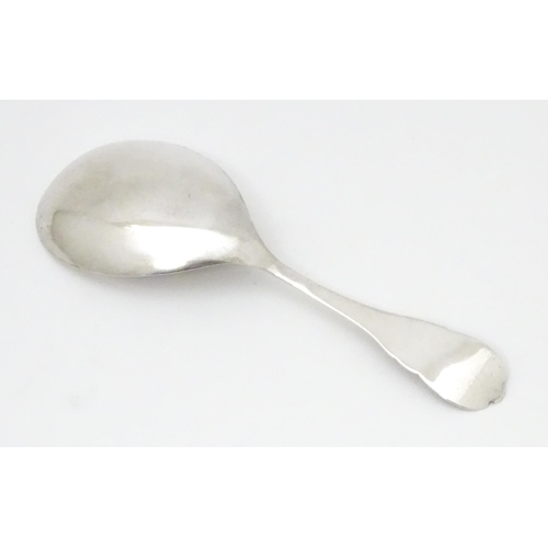 584 - A Victorian silver caddy spoon hallmarked Birmingham 1897, maker Joseph Gloster. Approx. 4 1/5