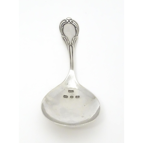 584 - A Victorian silver caddy spoon hallmarked Birmingham 1897, maker Joseph Gloster. Approx. 4 1/5