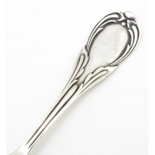 584 - A Victorian silver caddy spoon hallmarked Birmingham 1897, maker Joseph Gloster. Approx. 4 1/5