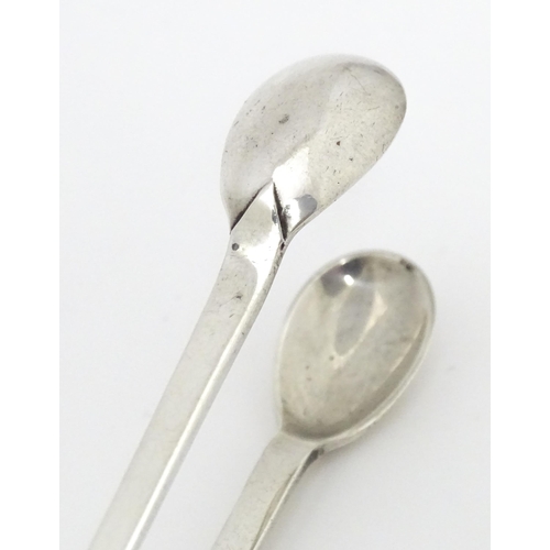 586 - Art Deco silver sugar tongs, hallmarked Birmingham 1936, maker W. H. Haseler Ltd. Approx. 3 3/4