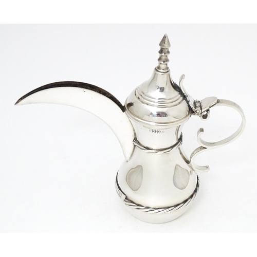 602 - A silver plate model of a Middle Eastern coffee pot / Dalleh. Cased. Coffee pot approx. 6 1/4