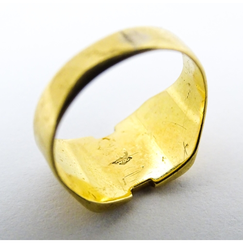 663 - An 18ct gold signet ring. Ring size approx H