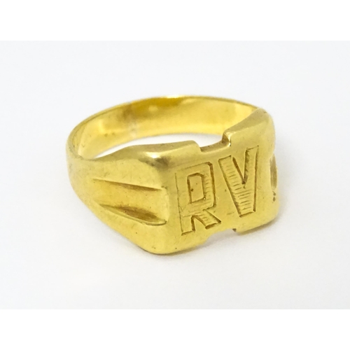 663 - An 18ct gold signet ring. Ring size approx H