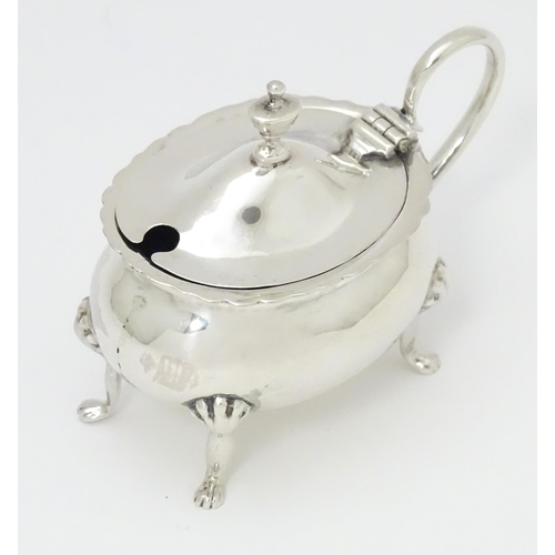 381 - A silver mustard pot hallmarked Chester 1918 maker George Nathan & Ridley Hayes. Approx 2 1/2