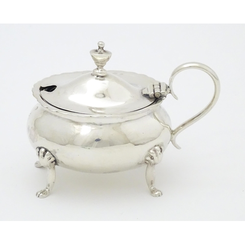 381 - A silver mustard pot hallmarked Chester 1918 maker George Nathan & Ridley Hayes. Approx 2 1/2