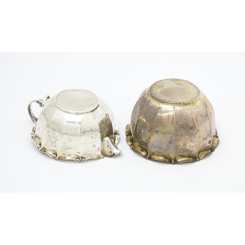 399 - A silver milk / cream jug and sugar bowl, hallmarked Sheffield 1902 & 1904 maker Fenton Brothers Ltd... 