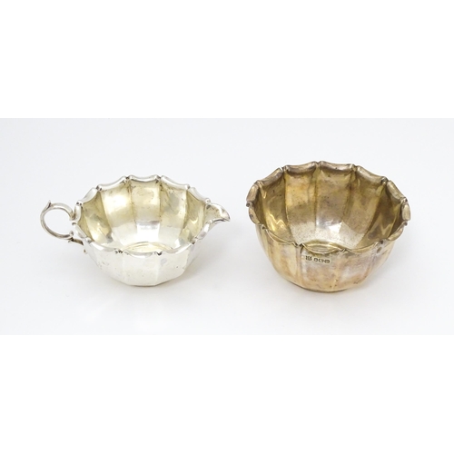 399 - A silver milk / cream jug and sugar bowl, hallmarked Sheffield 1902 & 1904 maker Fenton Brothers Ltd... 