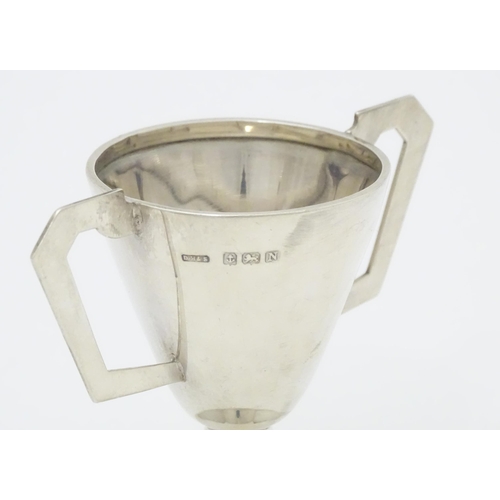 405 - An Art Deco silver trophy cup with twin handles. Hallmarked Birmingham 1937 maker David Hollander & ... 