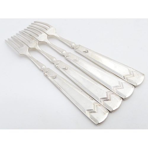 621 - A quantity of assorted silver plate cutlery / flatware to include forks, knives, pickle forks, sardi... 