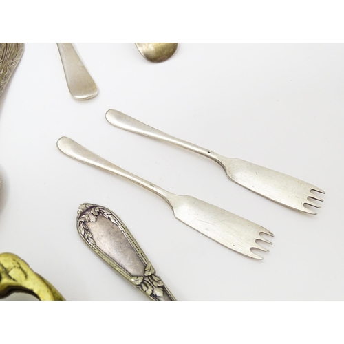 636 - A quantity of brass and silver plate ware to include various spoons, salad servers, nutcrackers to i... 