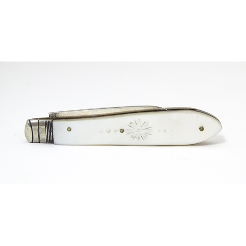 411 - A Victorian silver folding fruit knife with mother of pearl handle, hallmarked Sheffield 1896 maker ... 