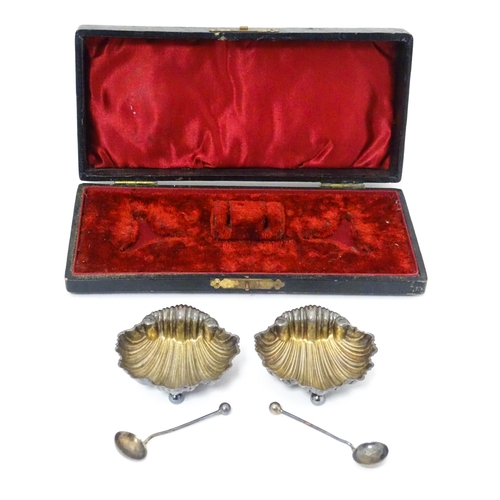 442 - A cased pair of silver salts of scallop shell form, and a pair of silver salt spoons hallmarked Birm... 