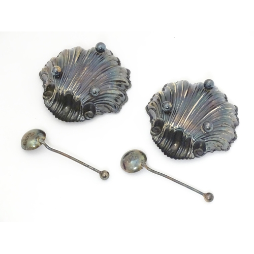 442 - A cased pair of silver salts of scallop shell form, and a pair of silver salt spoons hallmarked Birm... 