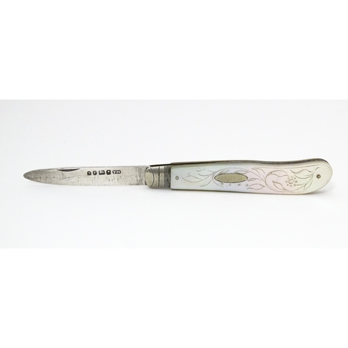 443 - A Victorian silver folding fruit knife with mother of pearl handle, hallmarked Sheffield 1873,maker ... 