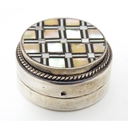 461 - An Egyptian white metal pill box set with onyx and mother of pearl detail. 1/4