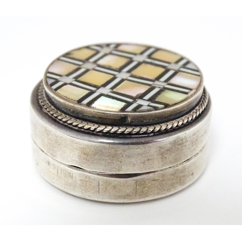 461 - An Egyptian white metal pill box set with onyx and mother of pearl detail. 1/4