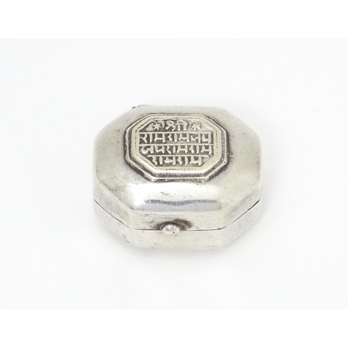 479 - A Continental white metal pill box of octagonal form with script to lid. Approx. 1