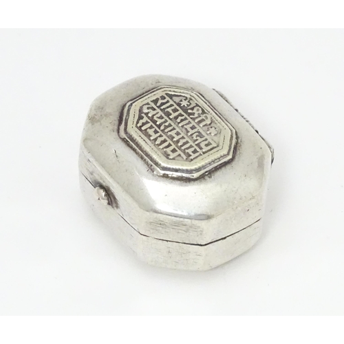 479 - A Continental white metal pill box of octagonal form with script to lid. Approx. 1