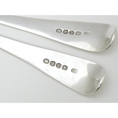 480 - A pair of Geo III silver serving spoons, hallmarked London 1808, maker Thomas Hayter. Approx. 8 3/4