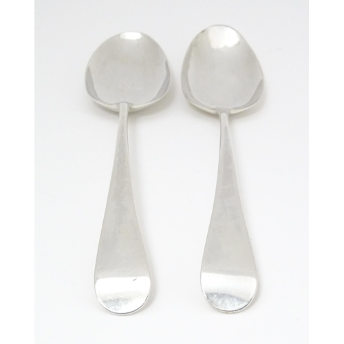 480 - A pair of Geo III silver serving spoons, hallmarked London 1808, maker Thomas Hayter. Approx. 8 3/4