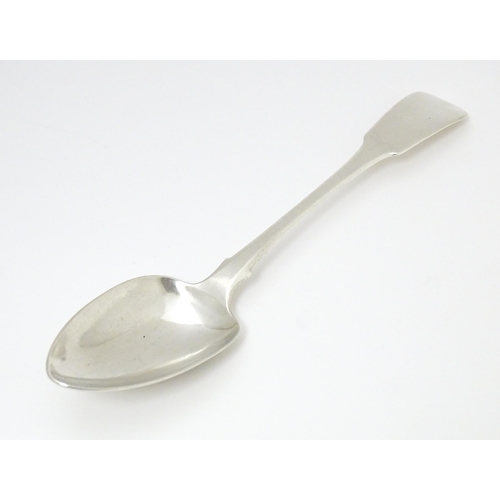 495 - A Geo III silver Fiddle pattern serving spoon, hallmarked Exeter 1825, maker Joseph Hicks. Approx. 9... 