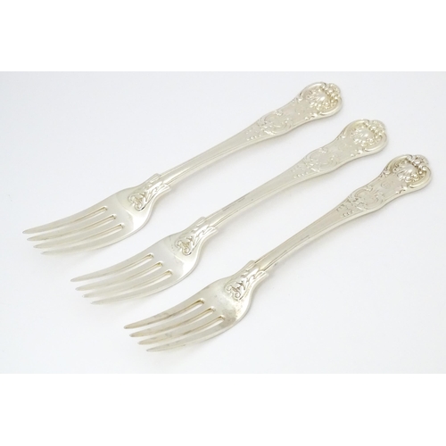 496 - Three William IV silver Kings pattern dessert forks hallmarked London 1834. Approx. 7