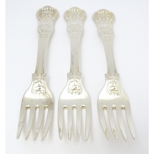 496 - Three William IV silver Kings pattern dessert forks hallmarked London 1834. Approx. 7