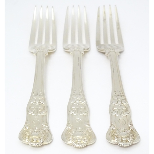 496 - Three William IV silver Kings pattern dessert forks hallmarked London 1834. Approx. 7