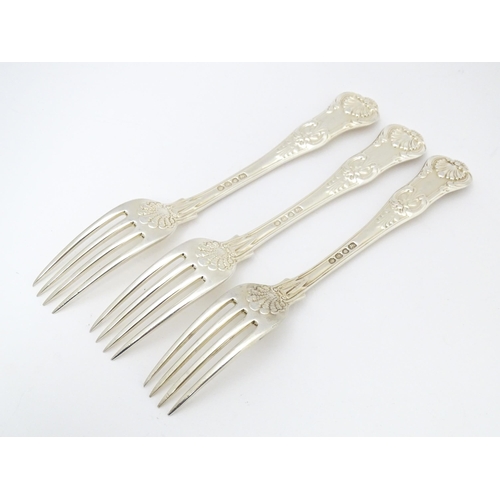 496 - Three William IV silver Kings pattern dessert forks hallmarked London 1834. Approx. 7