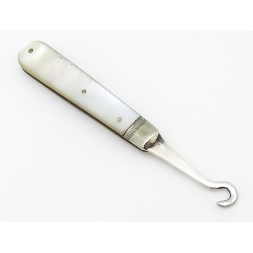 498 - A silver folding button hook with mother of pearl handle, hallmarked Birmingham 1905, maker Villiers... 