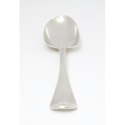 503 - A Geo II Hanoverian silver double drop heel tablespoon, hallmarked London 1741. Approx. 8