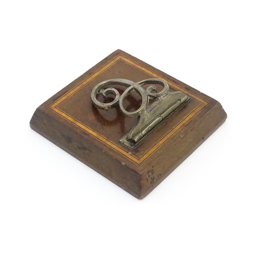 1190 - An early 20thC desk clip with scrolled C hinged detail. Approx. 4 1/2