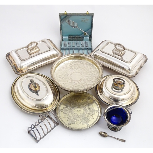 629 - A quantity of 19thC and later silver plated wares to include toast rack, entree dishes, cake forks, ... 