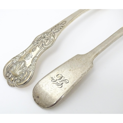 637 - A quantity of silver plated wares to include assorted salts, salt spoons, sifter spoon, game skewer,... 