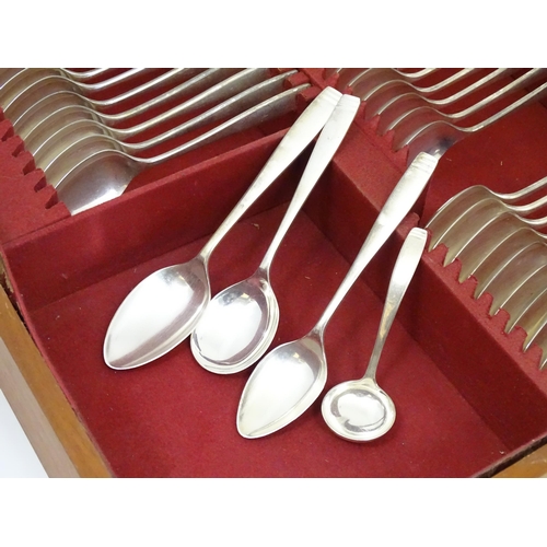 631 - A large quantity of silver plate flatware comprising Elkington plate cutlery in the pattern Rocheste... 