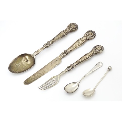 544 - Assorted items to include silver handled christening knife, fork and spoon, a silver salt spoon and ... 