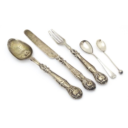 544 - Assorted items to include silver handled christening knife, fork and spoon, a silver salt spoon and ... 