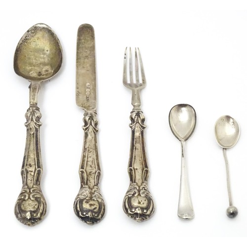 544 - Assorted items to include silver handled christening knife, fork and spoon, a silver salt spoon and ... 