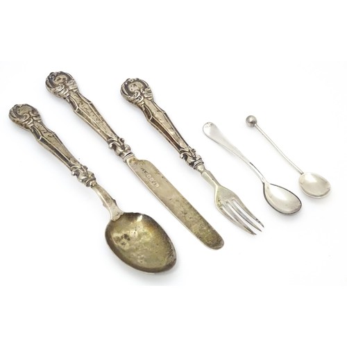 544 - Assorted items to include silver handled christening knife, fork and spoon, a silver salt spoon and ... 