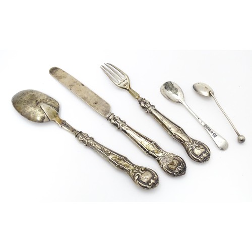 544 - Assorted items to include silver handled christening knife, fork and spoon, a silver salt spoon and ... 