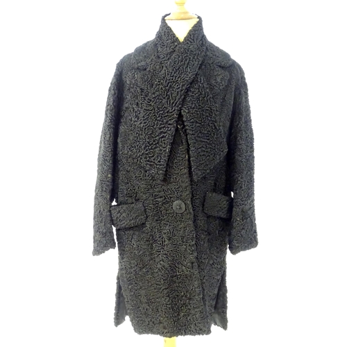 82 - Vintage fashion / clothing: A beaver lamb / mouton fur style coat, button fastening to the front, bu... 