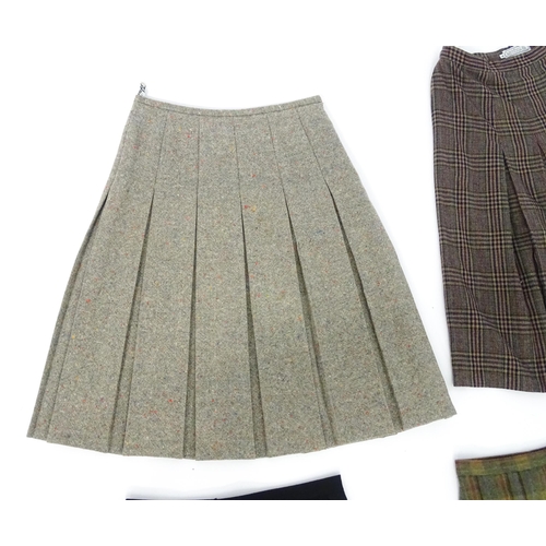 83 - Vintage fashion / clothing: 5 ladies skirts in UK size 16, to include an Eastex pleated skirt, 2 Jae... 
